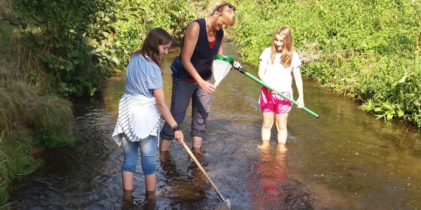 Keschern im Fluss